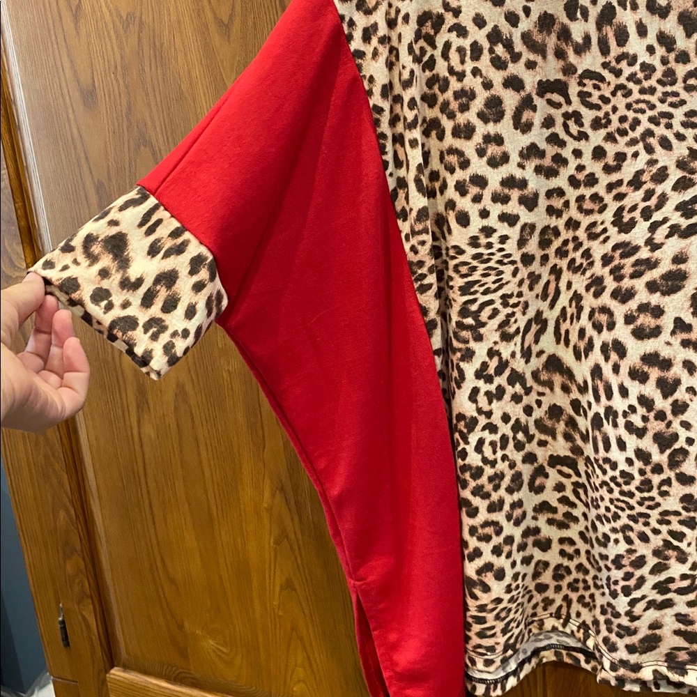 NWOT Leopard Print short Sleeve Top with Red Accents size small - Picture 3 of 6